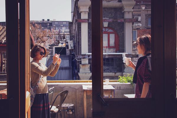 A well-positioned and well-decorated café can get steady traffic from customers who simply come to take photos